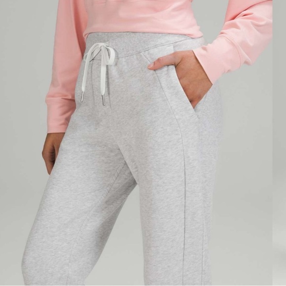 Lululemon Light Gray Scuba Jogger 7/8 Length-Minor Flaw - Picture 5 of 11